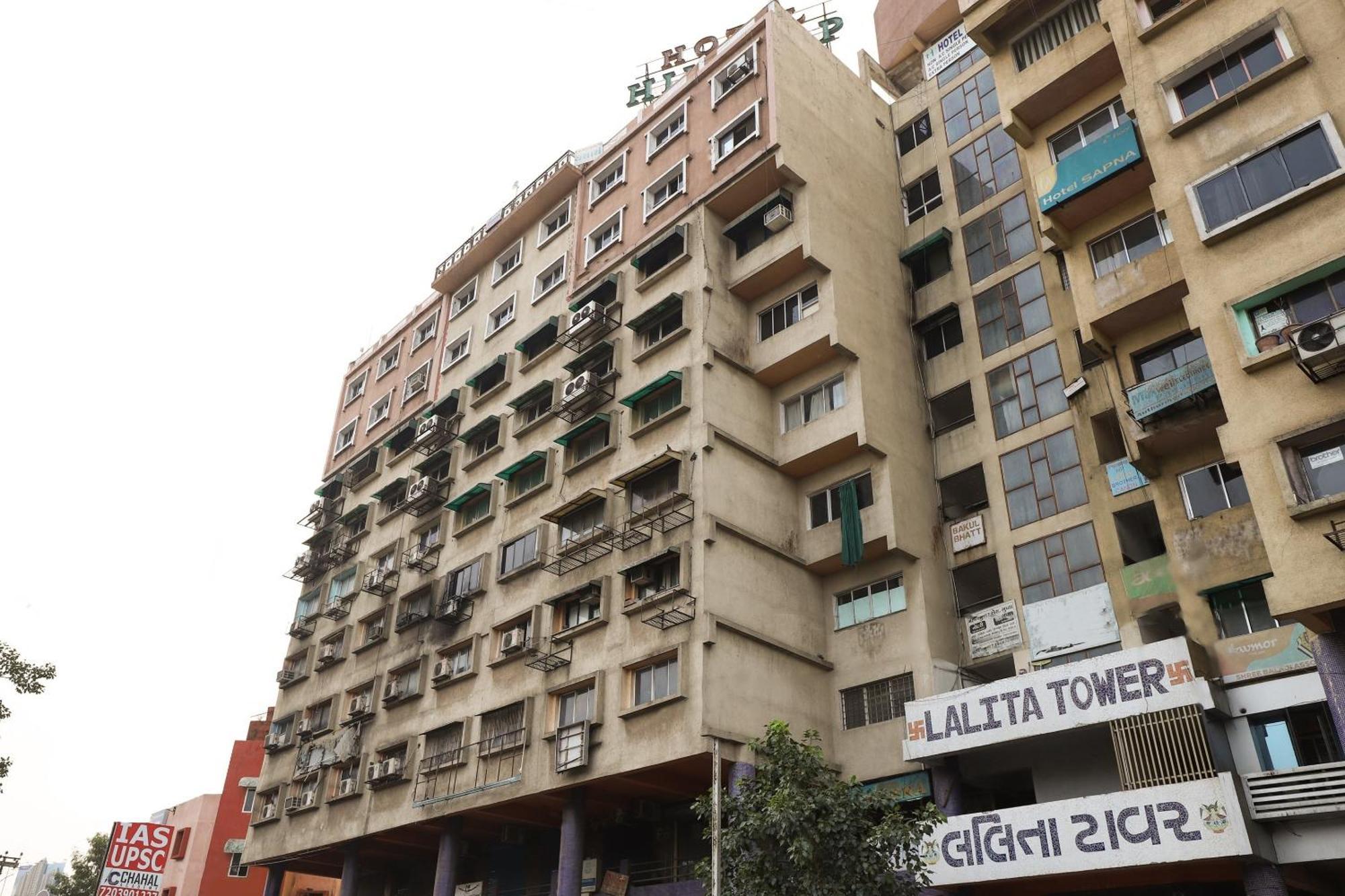SPOT ON 66196 Hotel Hilltop Vadodara Buitenkant foto